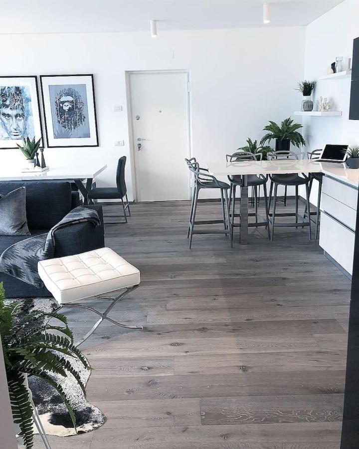 Apartamento Ulivi Luxury Loft & Pool - The House Of Travelers Carate Urio Exterior foto